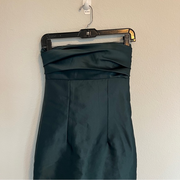 Alfred Sung Strapless Bow Back Satin Column Gown in Evergreen Size 0 - Picture 4 of 13